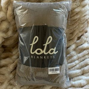 Lola blanket